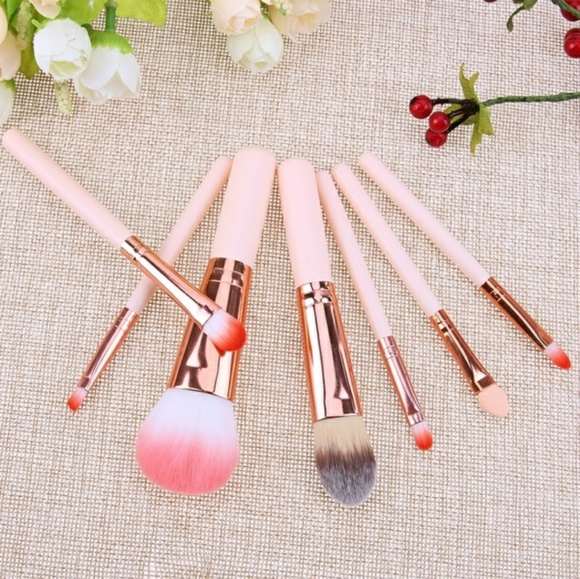 7 piece Pink Rose gold Make up Brush Set - Picture 3 of 6